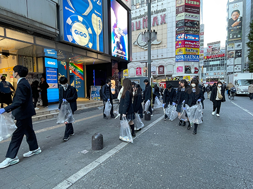 歌舞伎町内の清掃活動