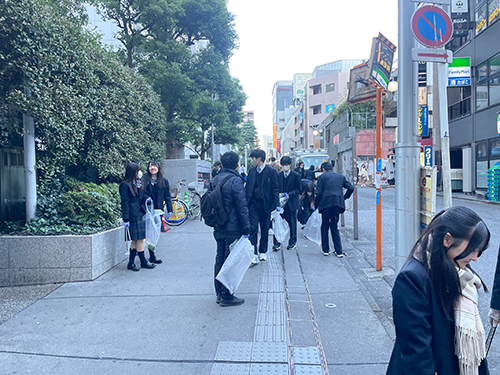 歌舞伎町内の清掃活動