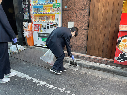 歌舞伎町内の清掃活動